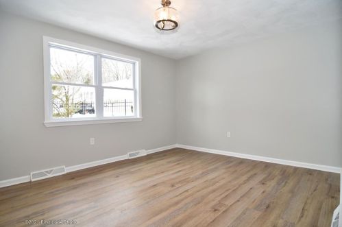 3 Marigold Cir, Providence RI 02904-3828 exterior