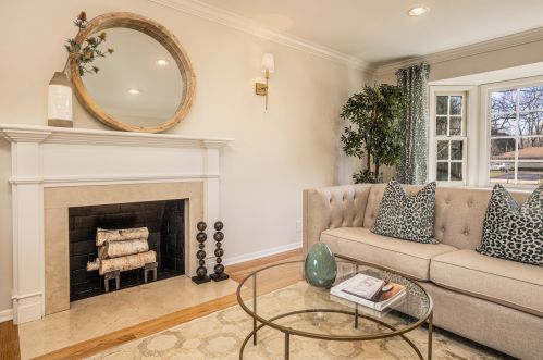 9062 Lake Dr, Milwaukee WI  53217-1974 exterior