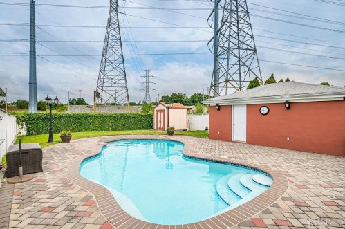 57 Barton St, Edison NJ 08837-2855 exterior