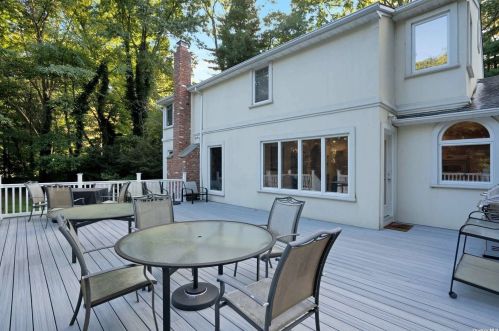 42 Clayton Dr, Huntington Station NY 11746-5503 exterior