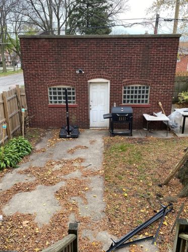 8401 Oglesby Ave, Chicago IL 60617-5628 exterior