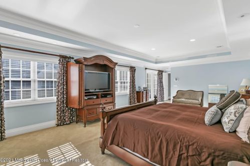 41 Marlpit Pl, Middletown NJ 07748-2028 exterior