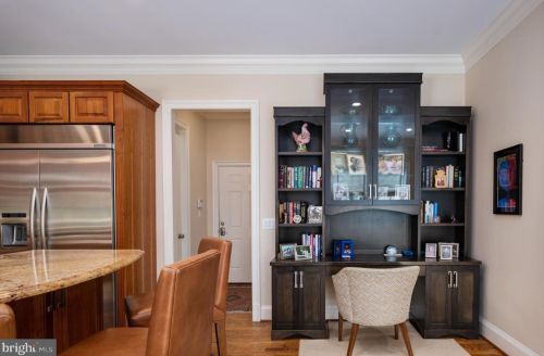 6421 Divine St, Mc Lean VA 22101-4702 exterior