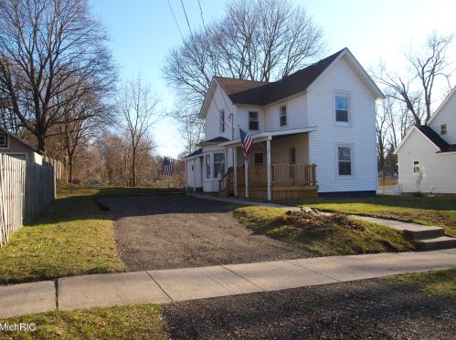 115 Ann St, Belding, MI 48809-2009