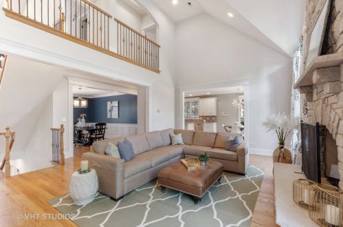 1619 Sunset Rdg Rd, Glenview IL 60025-2209 exterior