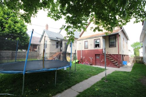 2451 11th St, Milwaukee, WI 53215-3106