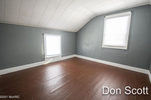 816 Spring St, Sylvan Beach MI 49461-1071 exterior