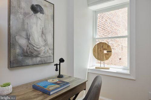 221 E St, Washington DC  20002-7700 exterior