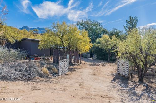 5800 Edwin Rd, Tucson AZ 85739-1926 exterior