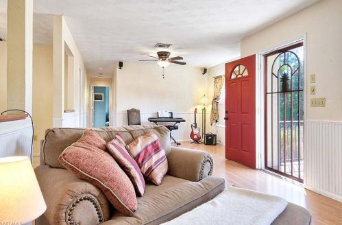 685 12 Ave, Naples FL 34120-6337 exterior