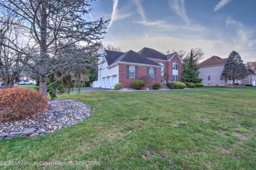 30 Palamino Dr, Jackson Twp, NJ 08527-1382