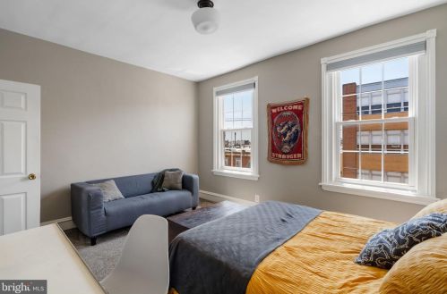 1233 Jackson St, Philadelphia PA 19148-2929 exterior