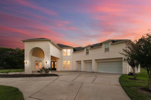 32731 Westminster Dr, Fulshear TX 77441-4098 exterior