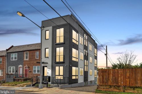 1026 18th St, Washington, DC 20002-7621