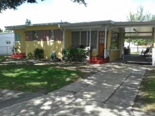 712 Mercado Ave, Orlando FL  32807-1582 exterior