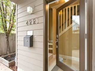 4221 6 St, Portland OR  97219-6543 exterior