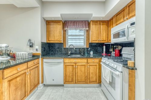 51 7 St, Valley Stream NY 11581-1255 exterior