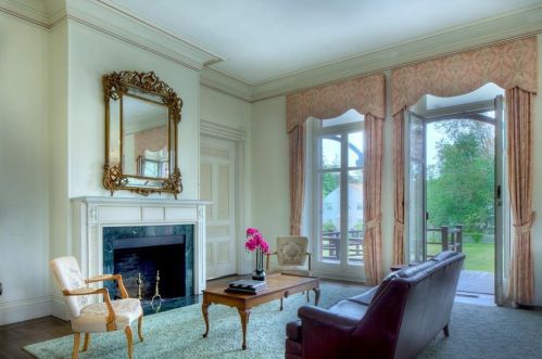 30 Red Cross Ave, Middletown RI 02840-3353 exterior