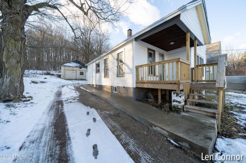 1921 Douglas Ave, Kalamazoo MI 49007-1638 exterior