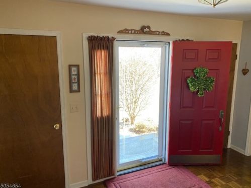 6 Northfield Dr, Wantage, NJ 07461-3043