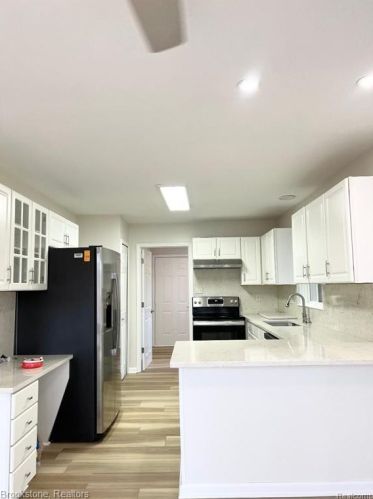 9005 Campbell Creek Dr, Walled Lake MI  48390-1707 exterior