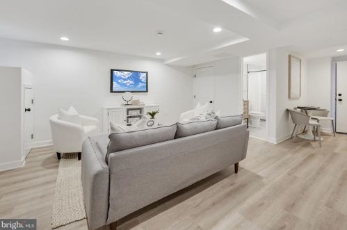 504 Glendale Ave, Alexandria VA 22301-1602 exterior