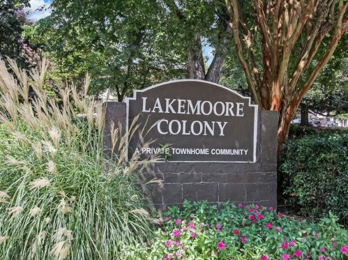 307 Lakemoore Dr, Atlanta GA  30342-3861 exterior