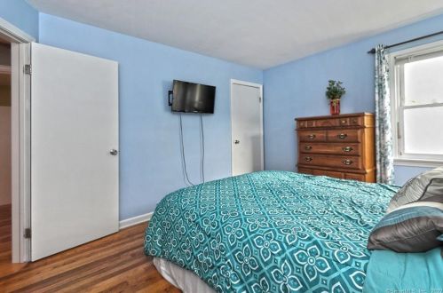 73 Ida Ave, Derby CT 06418-2322 exterior