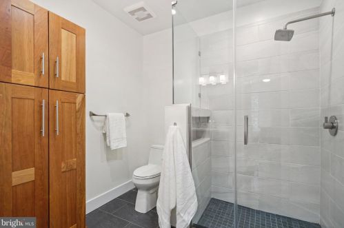 921 E St, Washington DC 20003-2845 exterior