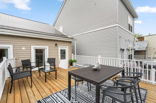 1814 Fox Way, Pittsburgh PA  15203-1732 exterior