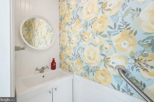 238 Roland Rd, Chester PA 19015-3328 exterior