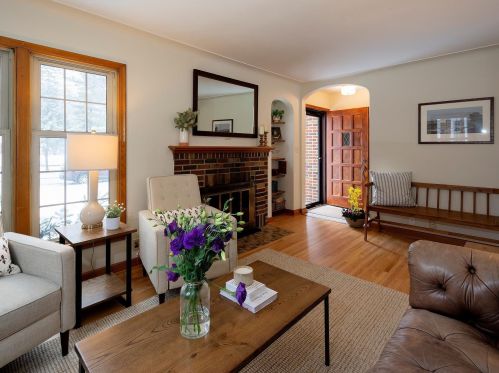 1196 Edgcumbe Rd, Saint Paul, MN 55105-2907