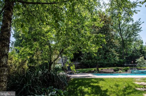 6421 Divine St, Mc Lean VA 22101-4702 exterior