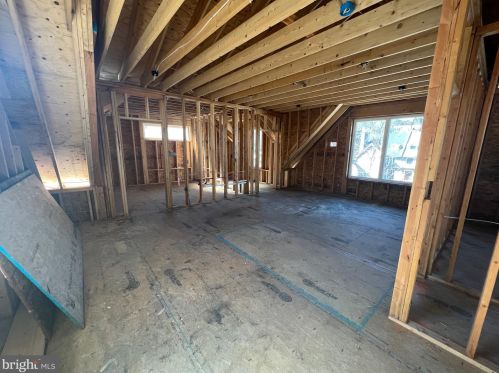 6627 Lincoln Dr, Philadelphia PA exterior