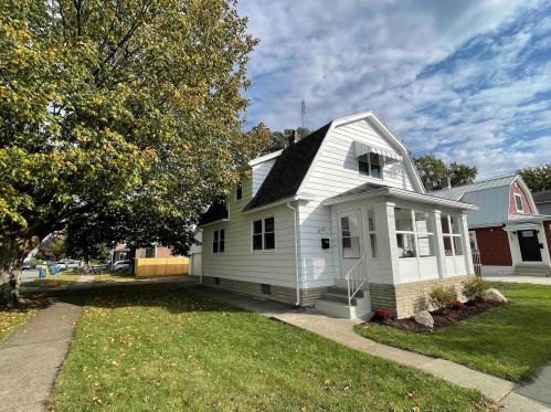 1102 Spring St, Mishawaka, IN 46544-5270