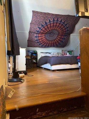 124 Stratford Rd, New Britain CT  06053-3238 exterior