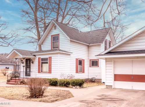 320 Elizabeth St, Sylvan Beach MI 49461-1311 exterior