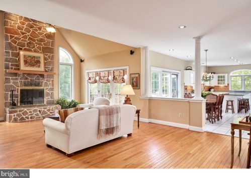 542 Newtown Rd, Berwyn PA 19312-2018 exterior