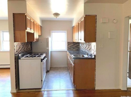 133 Dubois Ave, Valley Stream NY  11581-3301 exterior