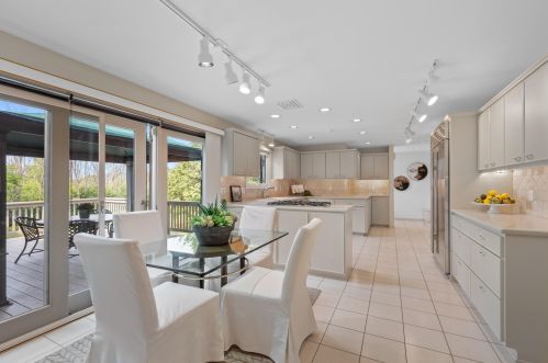 9555 Range Line Rd, Milwaukee WI 53209-2619 exterior