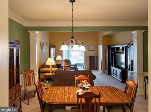 232 Sparrow Dr, Trenton NJ 08690-2461 exterior