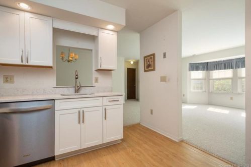 18 Woodhill Rd, Milford CT 06461-2367 exterior