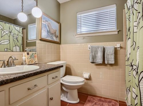 2700 Dunbarton Dr, Austin TX 78723-2235 exterior