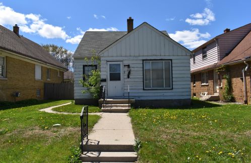 4825 Fond Du Lac Ave, Milwaukee, WI 53216-2322