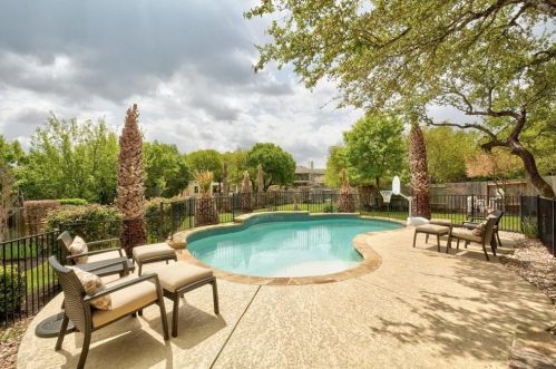 309 Emerald Rdg Dr, Austin TX 78732-1235 exterior