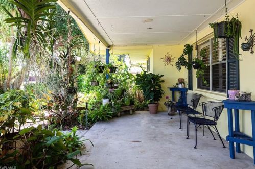 688 102 Ave, Naples FL 34108-3215 exterior