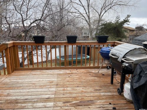 10270 Flanders Rd, Sandy UT 84092-4319 exterior