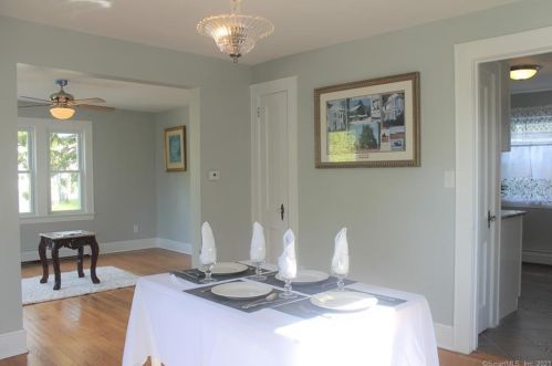 275 Main St, Windsor Locks CT 06096-0025 exterior