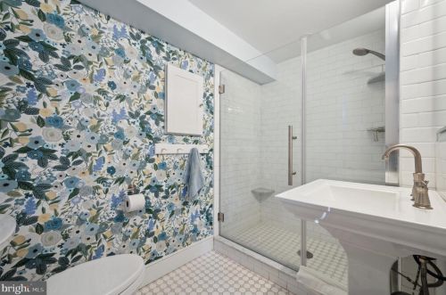 330 Camac St, Philadelphia PA 19107-5926 exterior