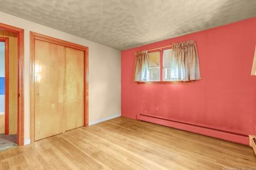 7 Cora St, Enfield CT 06082-5119 exterior